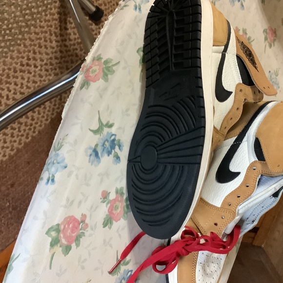 Retro Air Jordans by Nike. Gold Harvesr/Black. Men Size 10. New. main image 8